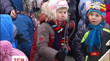 Столичные волонтеры организовали праздник для сотен маленьких переселенцев из Донбасса
