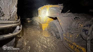 Операція ДСНС у шахті, де стався прорив пульпи / © ДСНС