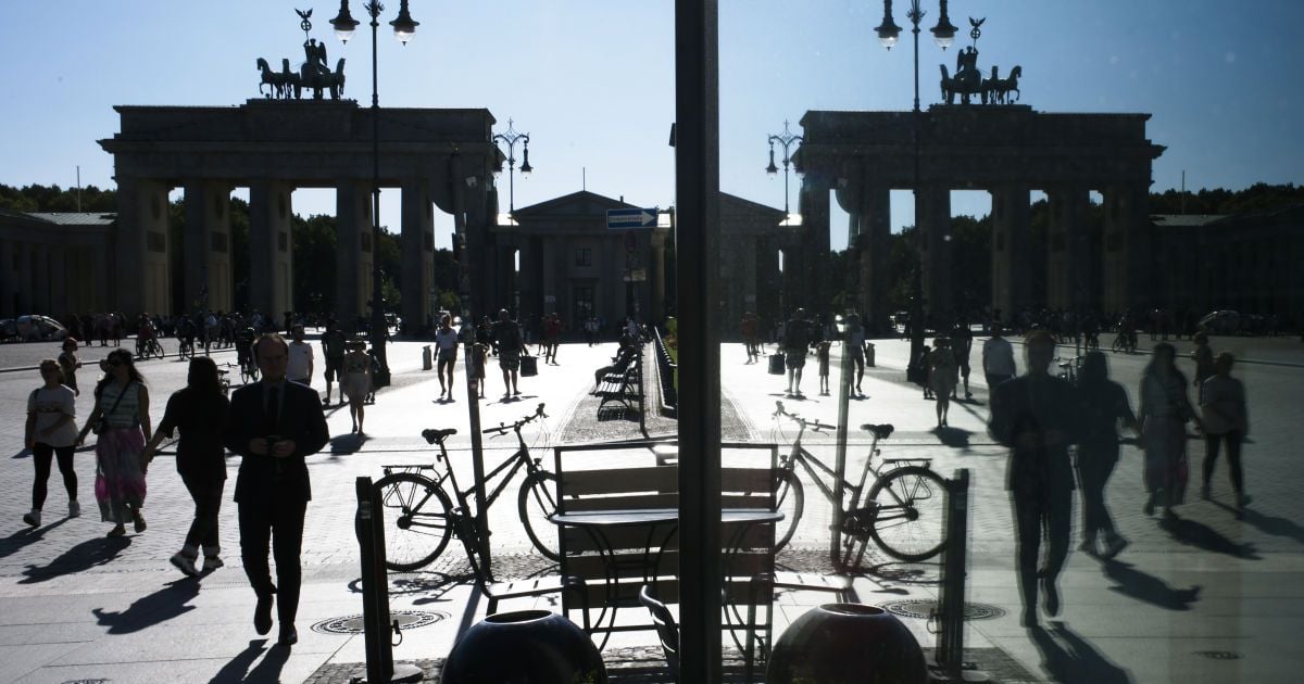 В центре Берлина неизвестные открыли стрельбу: четыре человека ранены