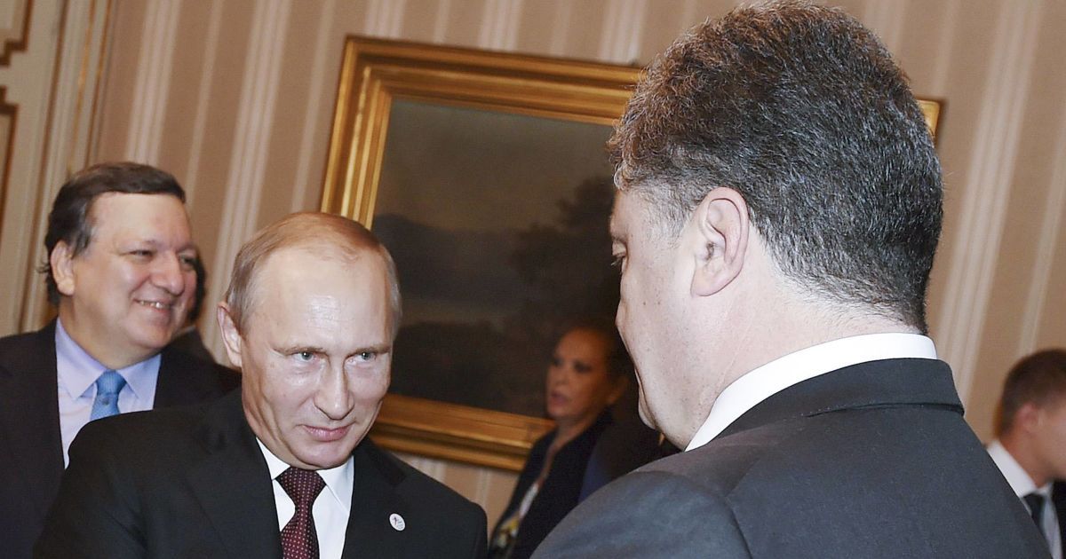 Порошенко, Путін та інші політики поспілкуються телефоном