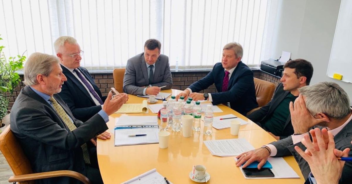 Єврокомісар Ган поділився деталями зустрічі із Зеленським