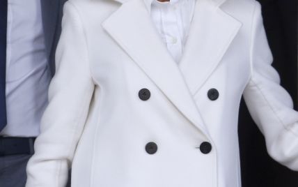 В білому пальті красива: Бріжит Макрон на виборах
