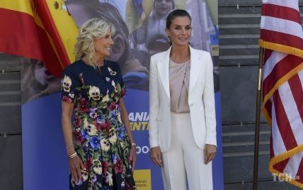 Королева Летиция и Джилл Байден посетили центр украинских беженцев в Мадриде