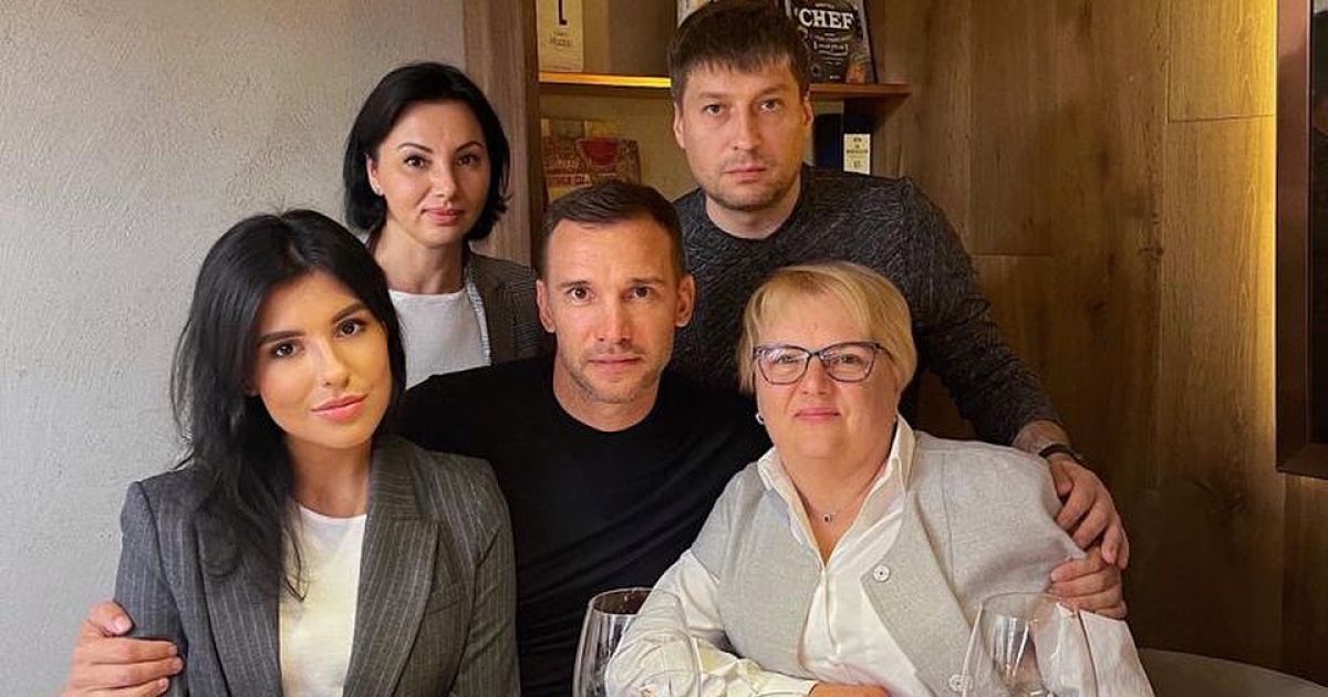 Andrej Shevchenko Semya Foto Legendy Futbola S Mamoj I Sestroj Sport Tsn Ua
