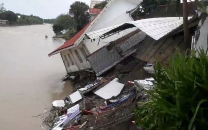 На Філіппінах руйнівний шторм вбив десятки людей