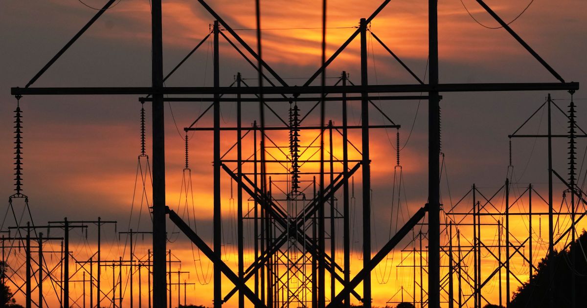 Як довго в Україні будуть відключення світла