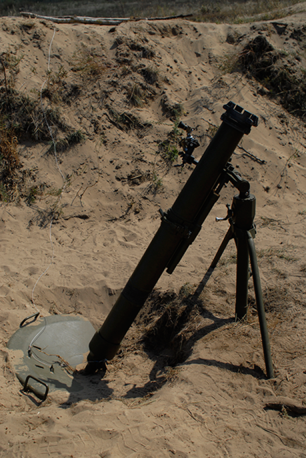 Предохранитель на миномете. Вес передка 120 мм миномета. Заряжание миномета. Заряжание миномета. Заряжание миномета.