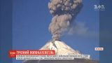 У Мексиці триває виверження одного з найбільших вулканів світу