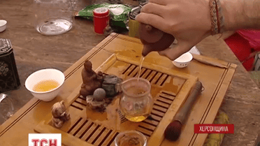 Семья москвичей проводит чайные фестивали на Херсонщине