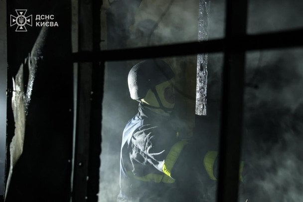 Наслідки атаки на Київ 8 листопада.  / © ДСНС