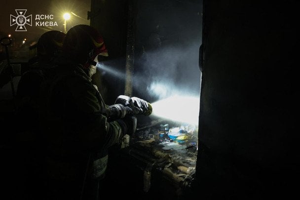 Наслідки атаки на Київ 8 листопада.  / © ДСНС