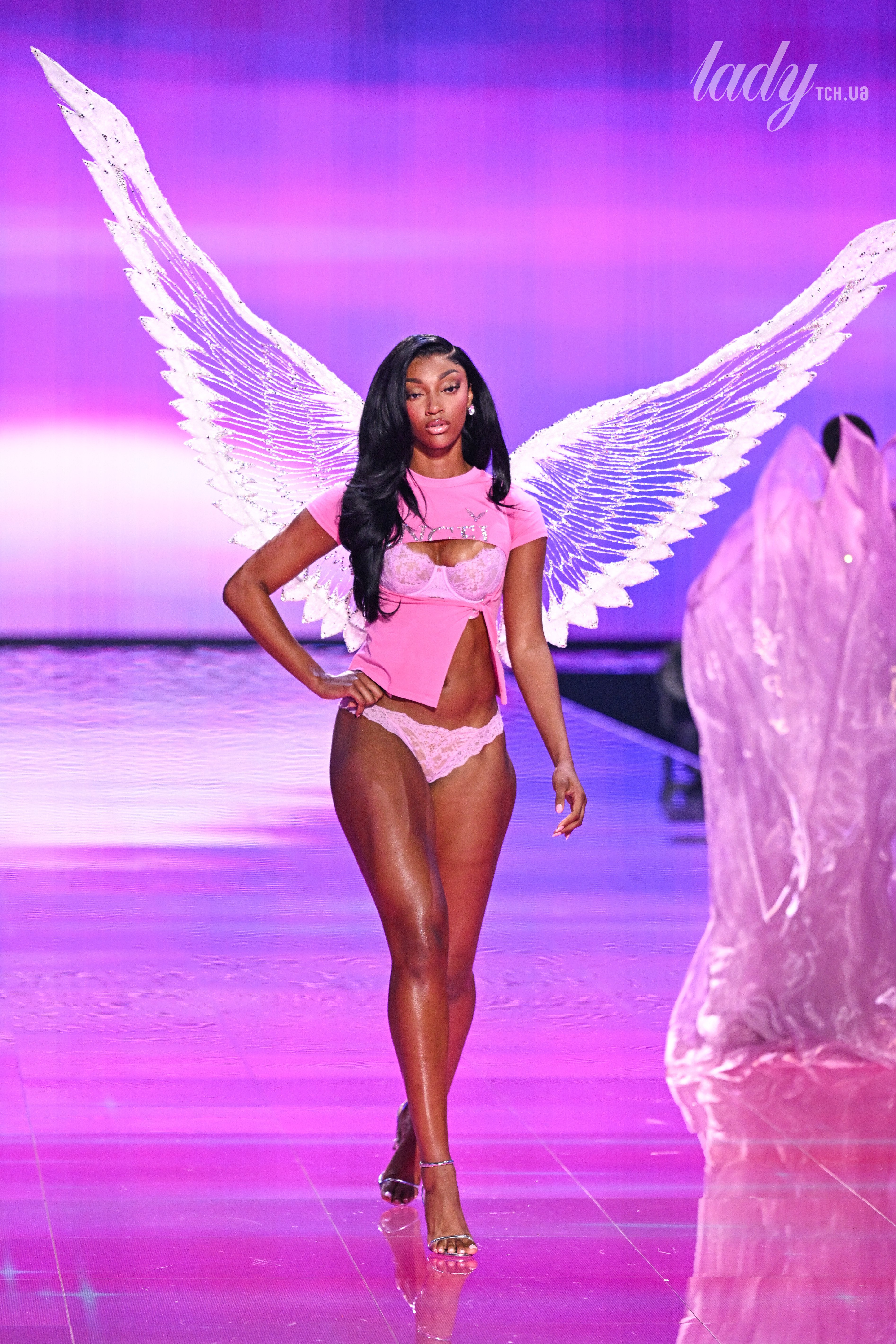 Показ Victoria's Secret 2025 - повернення легенд, культові крила