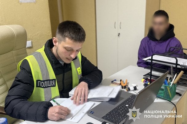 Затримання підозрюваного в торгівлі дитячим порно / © Поліція Києва