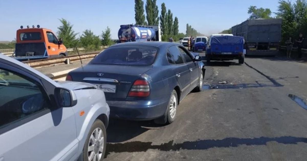 Поблизу Миколаєва аварія із 9 авто заблокувала рух трасою