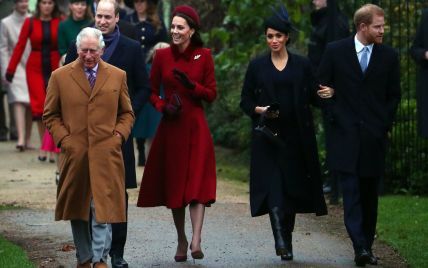 С улыбкой и в ярком пальто: образ герцогини Кембриджской на рождественской службе
