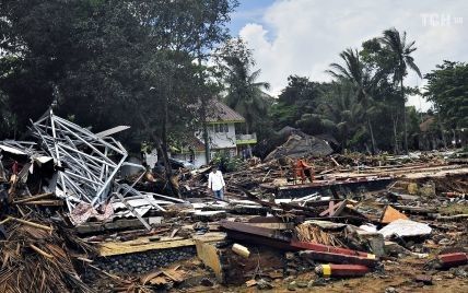 Количество погибших в результате цунами в Индонезии превысило 420 человек
