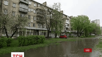 Дождь в Киеве парализовал дорожное движение