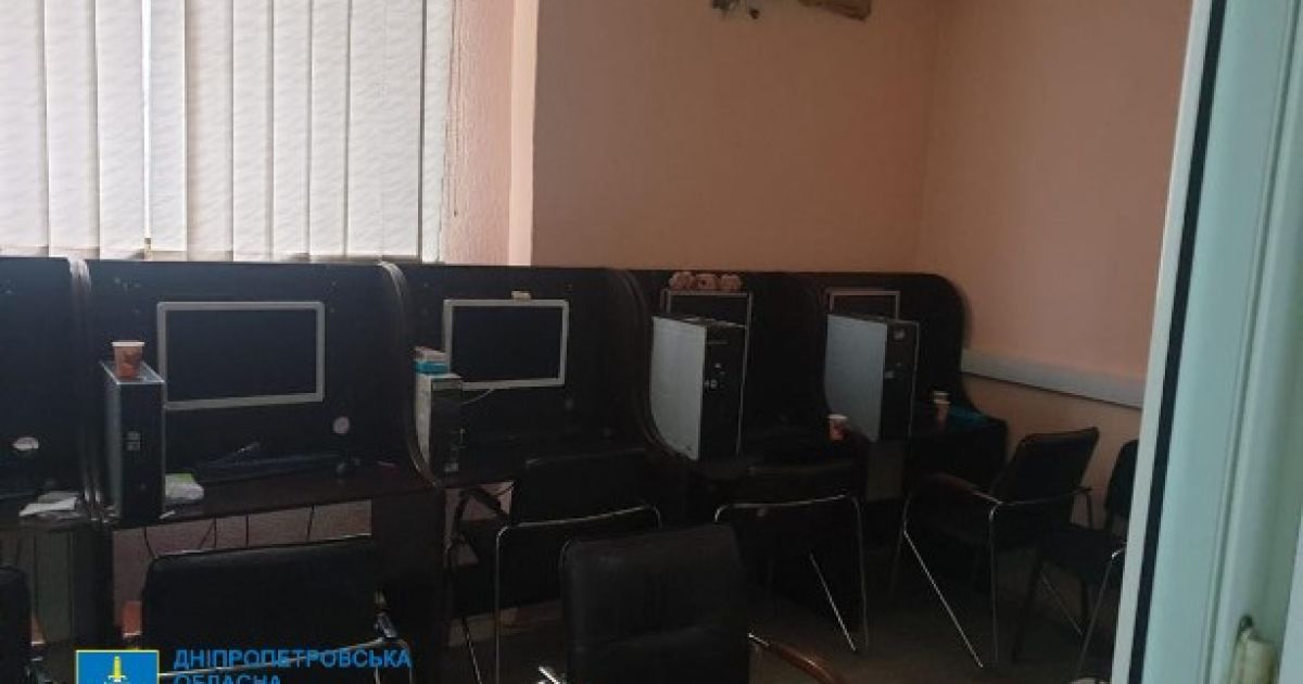 Випитували СVV-коди та паролі: у Кривому Розі накрили шахрайський "call-центр"