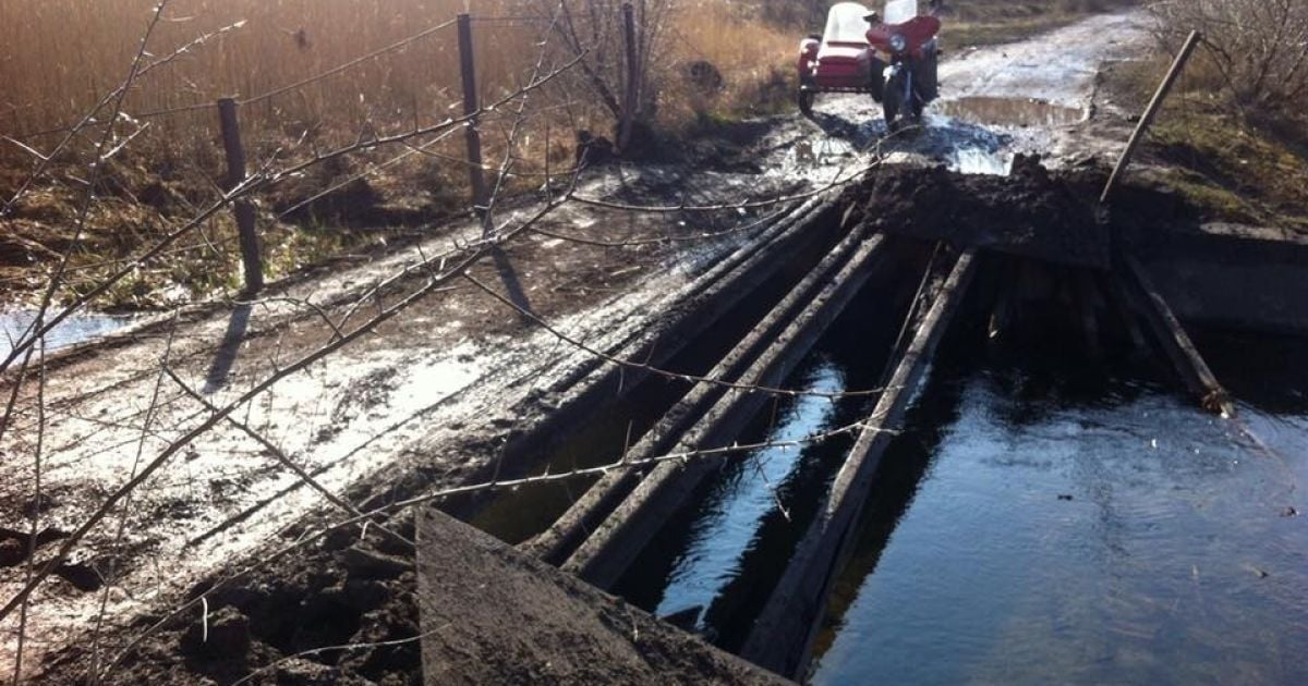 На Луганщине возле Золотого боевики взорвали автомобильный мост