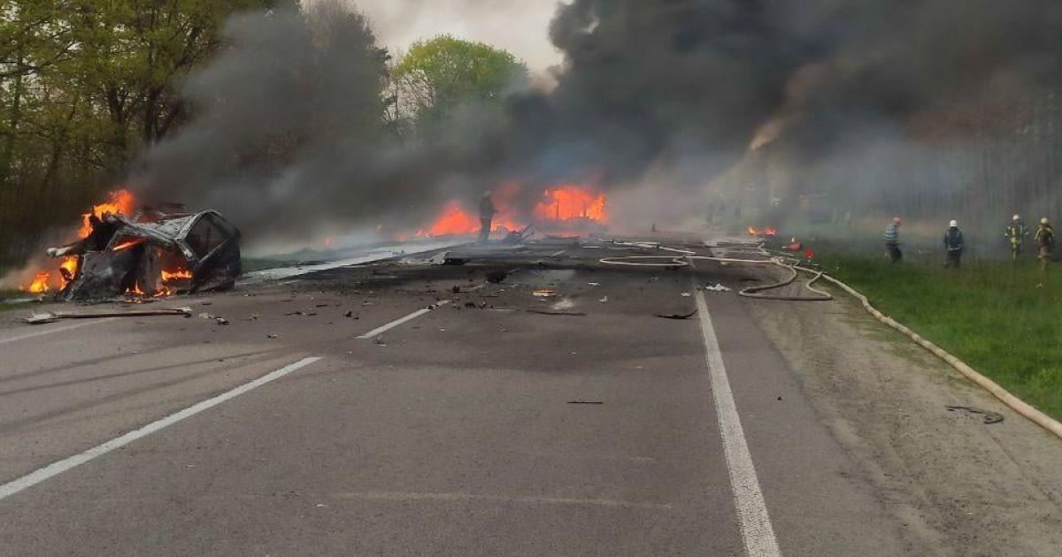 В Ровенской области столкнулись автобус, микроавтобус и бензовоз: погибли 16 человек (фото)