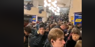 Яблоку негде упасть. На "Академгородке" образовалась давка из-за неисправности колеи метро