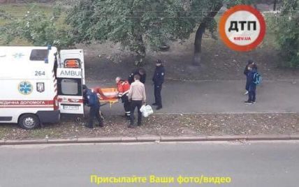 В Киеве девушка выпала из окна