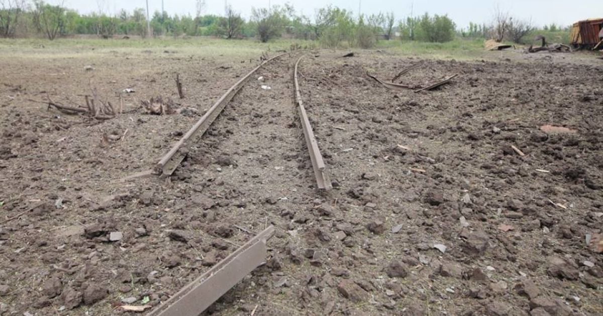 Потужний вибух у Донецьку залишив велетенську вирву / © Facebook/Ігор Іванов