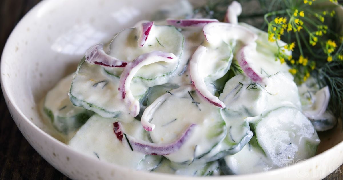 Огірковий салат з йогуртом