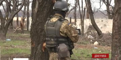Пески противник вторые сутки почти непрерывно поливает огнем