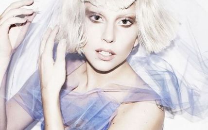 Свободная и раскрепощенная: Леди Гага надела прозрачную кофточку поверх обнаженного бюста