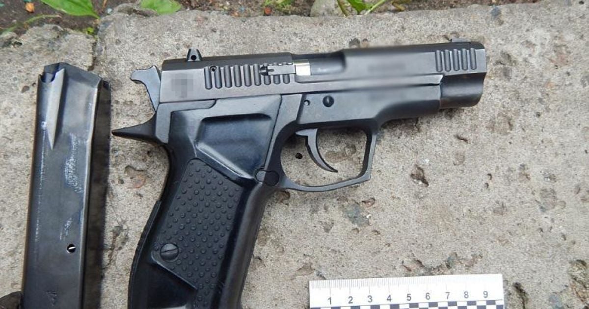 У Києві затримали жінку, яка влаштувала стрілянину на столичній Оболоні