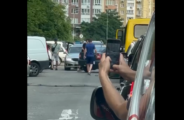 Бійка таксистів у Києві / © скриншот з відео