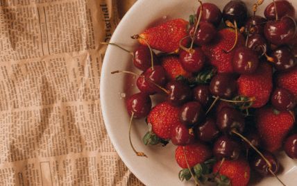Сезонні фрукти, ягоди та овочі червня: які продукти можна їсти на початку літа, варіанти рецептів