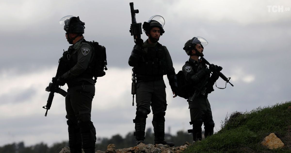 Палестинец обстрелял автобусную остановку в Израиле, есть жертвы