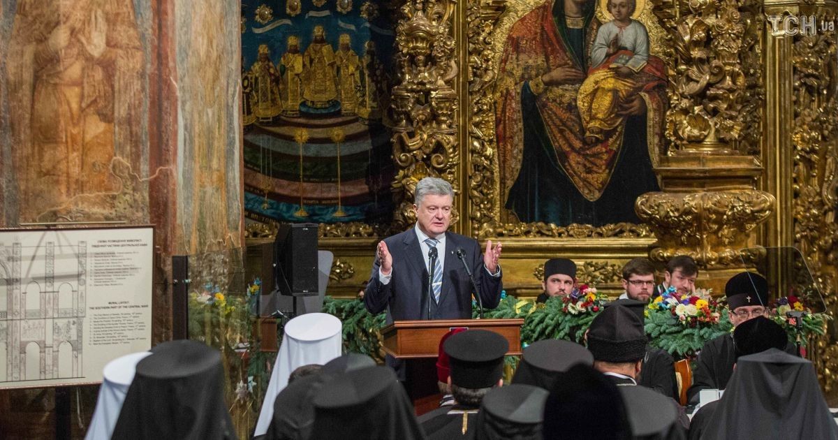 Должны были прийти более 10, а пришли двое. Порошенко объяснил, почему на Соборе было так мало иерархов УПЦ МП