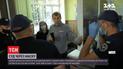 В Сумах мужчина не может попасть на заседание суда, потому что не хочет одевать маску