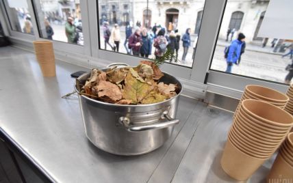 Суп із качанів, оладки з тирси та чай із гілочок: у Дніпрі влаштували вечерю пам'яті жертв Голодомору