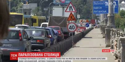 Через ремонти на мостах столиці автівки годинами стоять у заторах