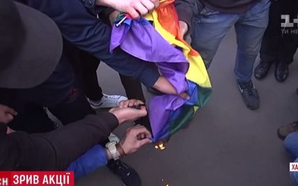 В Харькове и Херсоне произошли столкновения на гей-митингах