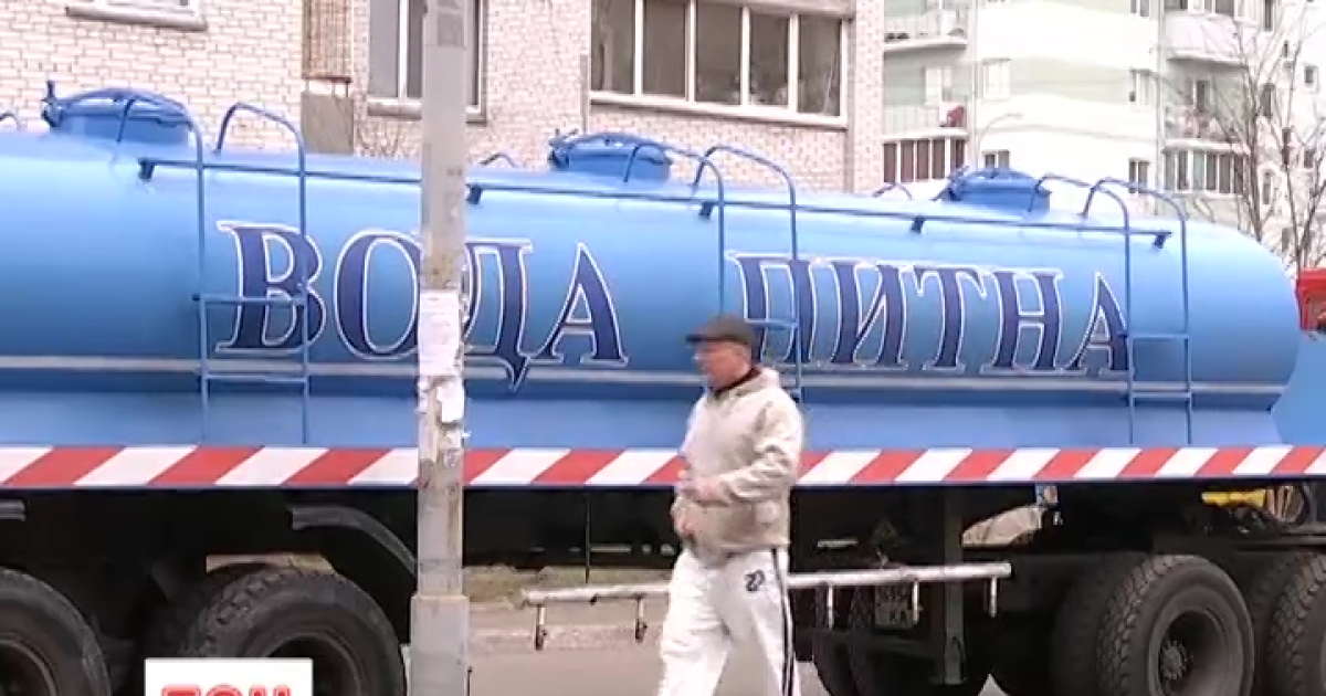Жители Бортничей говорят, что у них из кранов течет зараженная вода