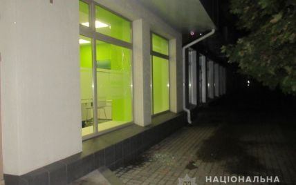 Не сподобалися назви: у Сумах нетверезий чоловік потрощив ювелірні магазини та банки