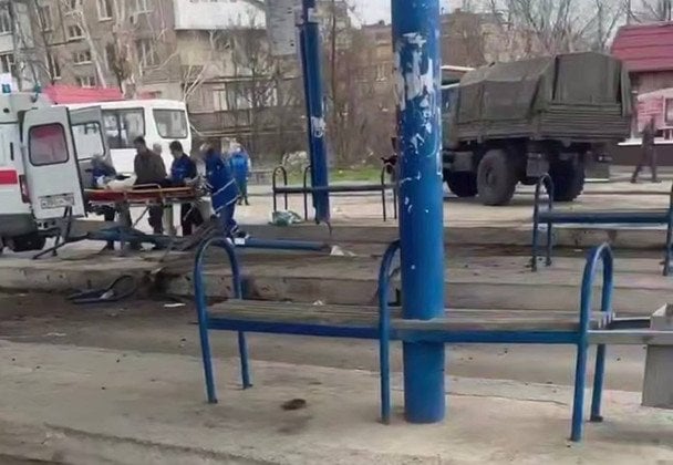 У Донецьку росіяни на вантажівці в’їхали у натовп на автовокзалі / © Telegram / Денис Казанський