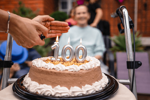 Вчені знайшли генетичний ключ до 100 років життя - що відомо