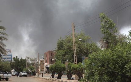 США евакуювали дипломатів із Судану