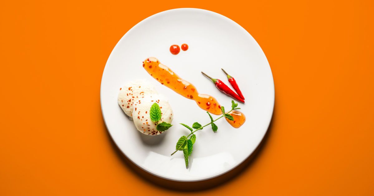 Мороженое с соусом чили / © Eating for two