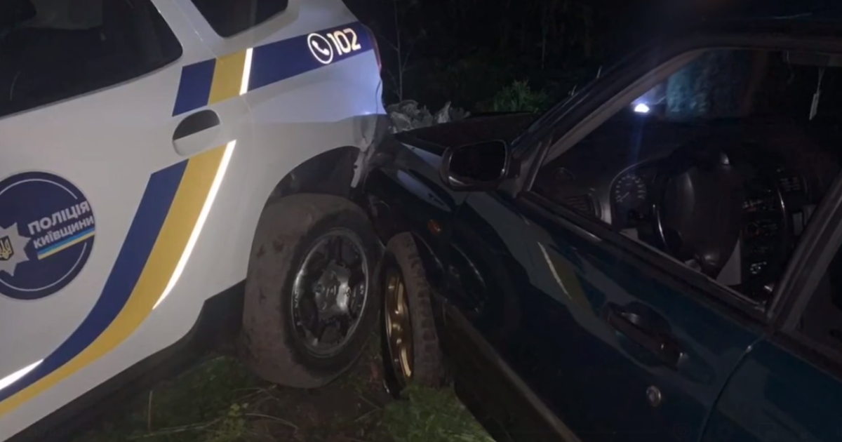 П'яний утікач вдарив автівку копів