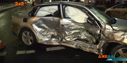 Водій без прав на швидкості їхав столицею та потрапив в аварію
