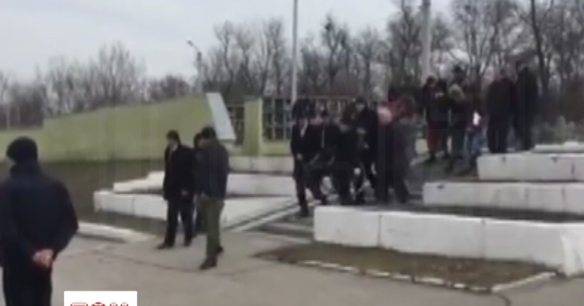 Кернес покинул кладбище после посещения места убийства