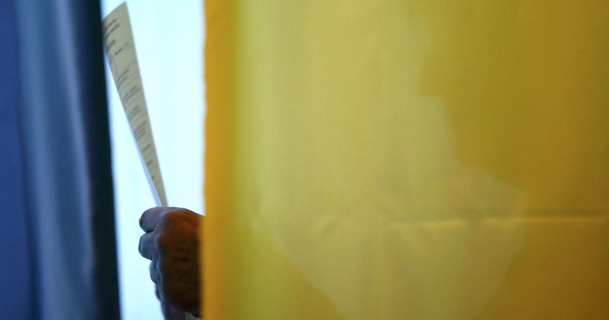 Больше всего шансов выйти во второй тур имеют Тимошенко и Зеленский - опрос