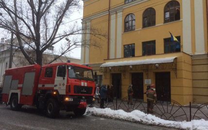 В Киеве из-за замыкания электропроводки эвакуировали школу